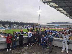 Zawodnicy Akademii na meczu Stali Mielec